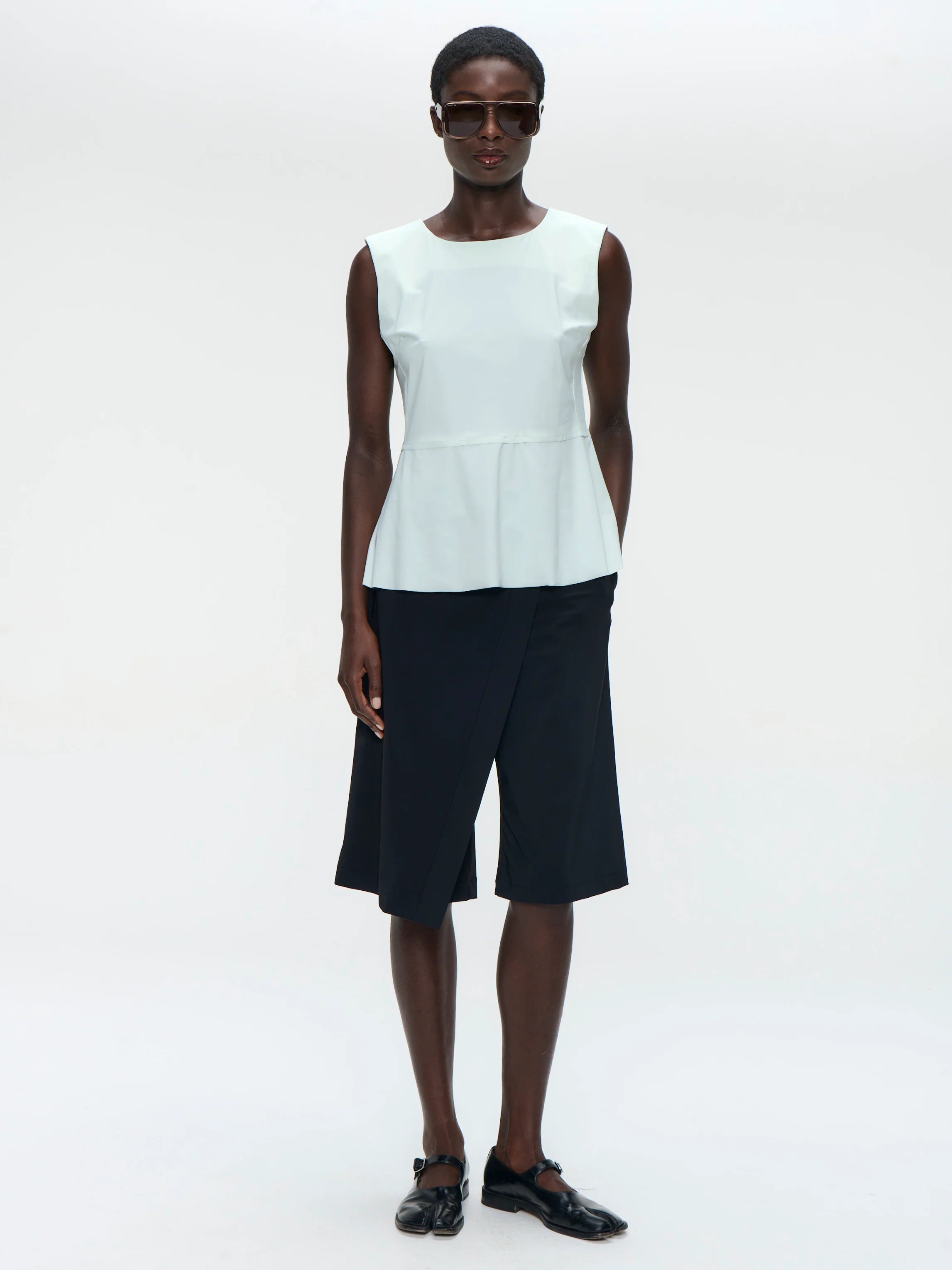 Jane Lushka Vespa hvit peplum topp uten arm – Belloshop